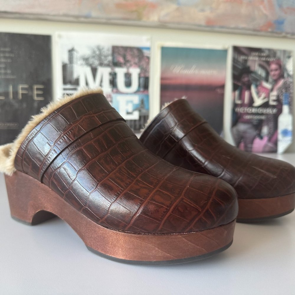 Andre Assous Clogs Size 7
